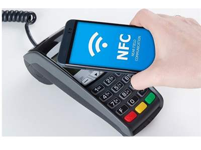 گوشی تلفن همراه جای کارت بانکی را می گیرد