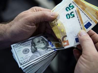 برای سرمایه گذاری دلار بخریم یا یورو؟