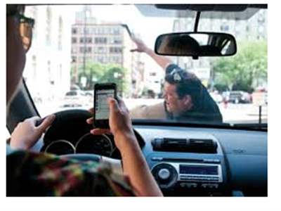 تاوان رانندگی و صحبت با موبایل؛ جریمه 400 هزار تومانی 