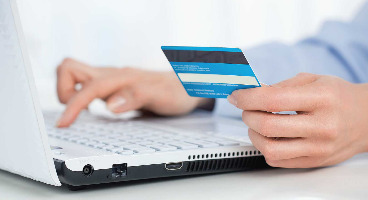 تحویل کارت یکپارچه بانکی و شناسایی به بازنشستگان کشوری